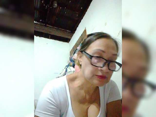 cherrywhite03 live webcam show