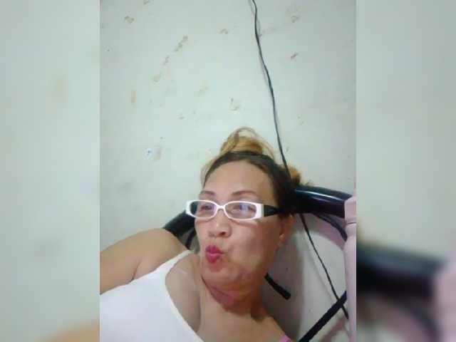 cherrywhite03 live cam on BongaCams