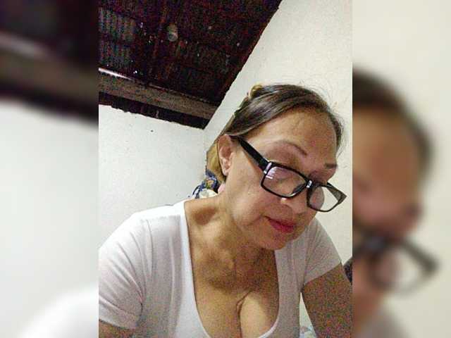 cherrywhite03 live webcam show