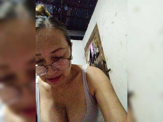 cherrywhite03 live cam on BongaCams