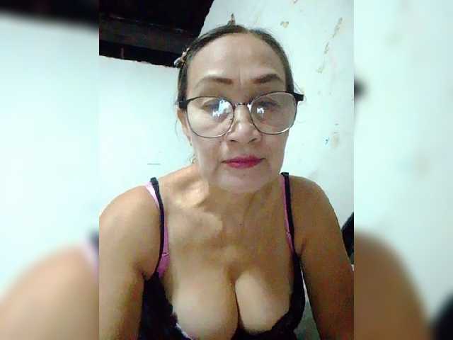 cherrywhite03 live cam