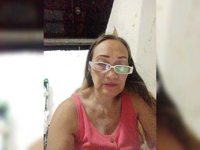 cherrywhite03 live cam on BongaCams