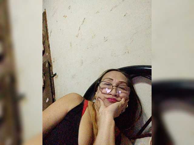 cherrywhite03, en directo ahora en BongaCams
