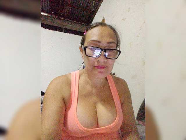cherrywhite03 live webcam show