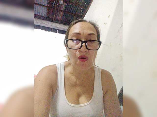 cherrywhite03 live webcam show
