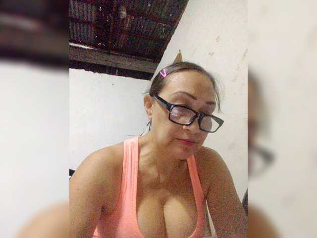 cherrywhite03 live cam on BongaCams