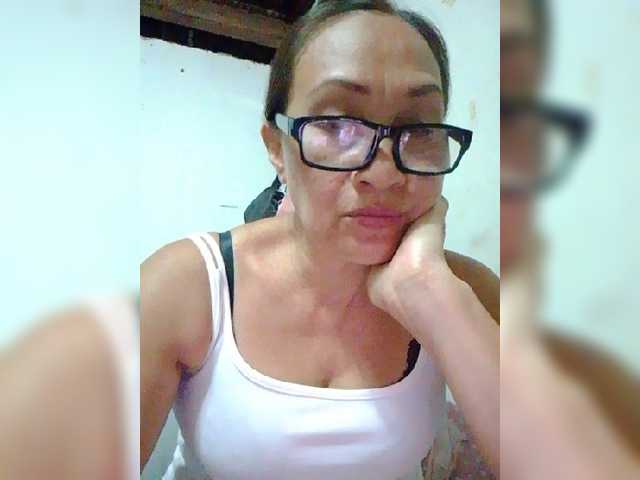 cherrywhite03 live cam on BongaCams