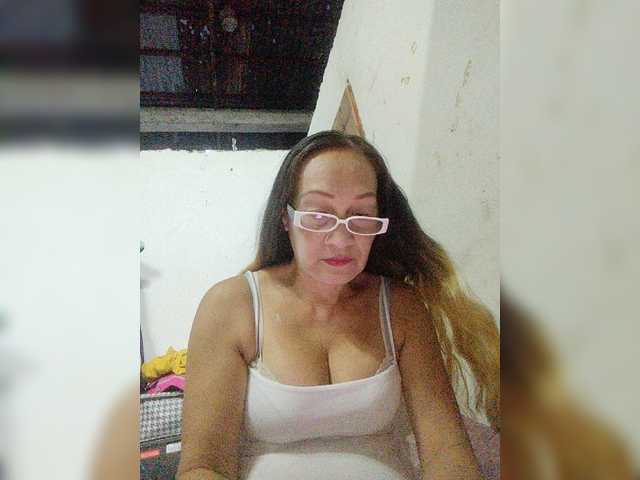 cherrywhite03 live cam on BongaCams