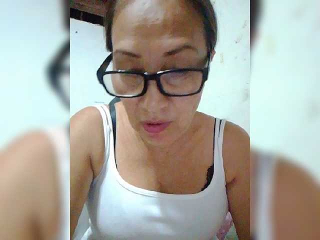 cherrywhite03 live cam on BongaCams