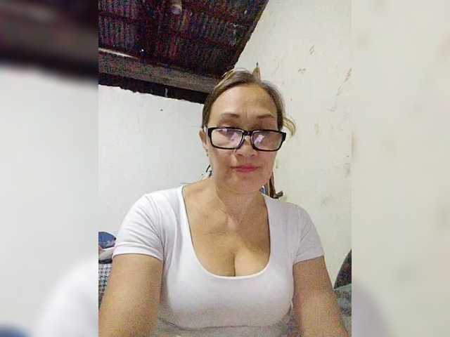 cherrywhite03 live webcam show