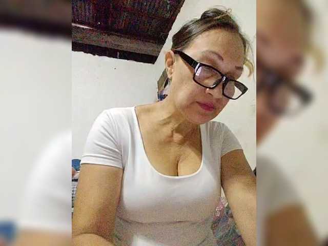 cherrywhite03 live webcam show