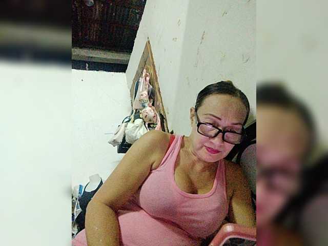 cherrywhite03 live cam on BongaCams