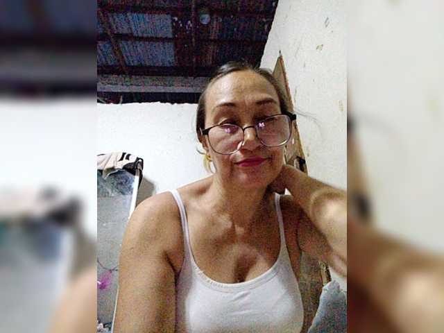 cherrywhite03 live cam on BongaCams