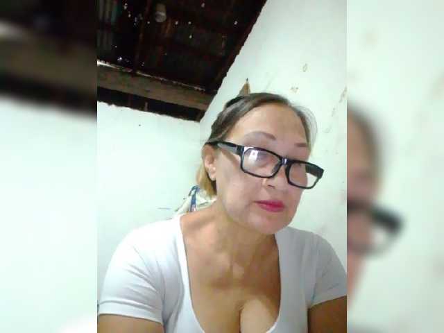 cherrywhite03 live cam on BongaCams