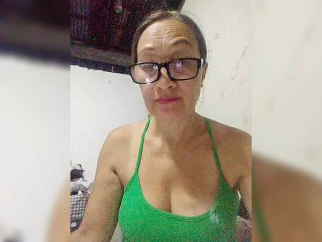 cherrywhite03 live cam on BongaCams