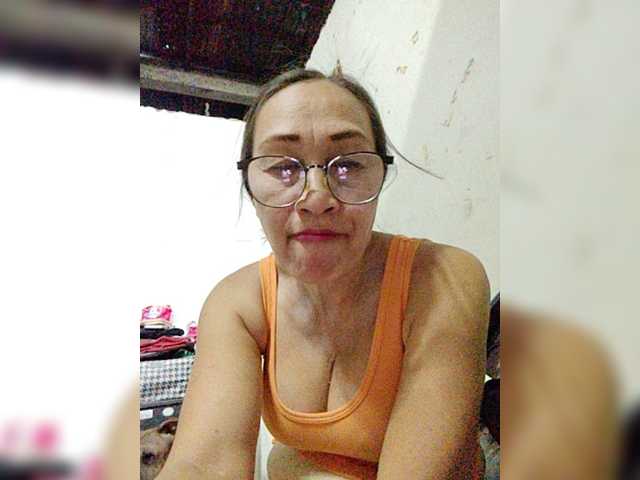 cherrywhite03 live cam on BongaCams
