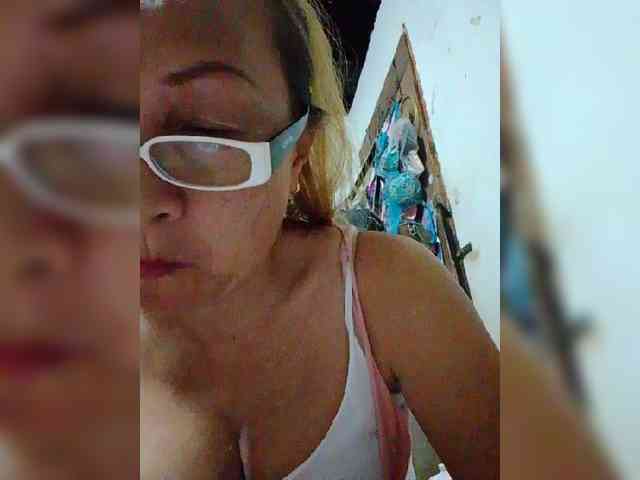 cherrywhite03 webcam