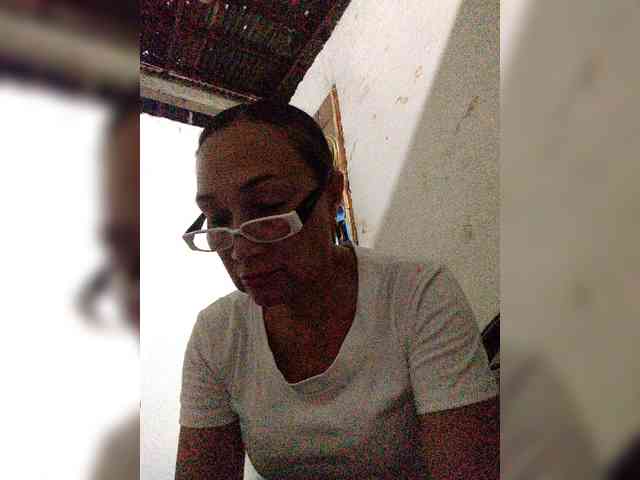 cherrywhite03 Live Webcam on BongaCams