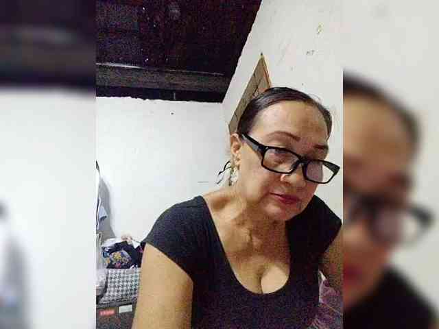 Cherrywhite03's cam show statistics and live stream
