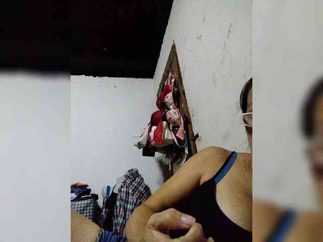 cherrywhite03 Live Webcam on BongaCams