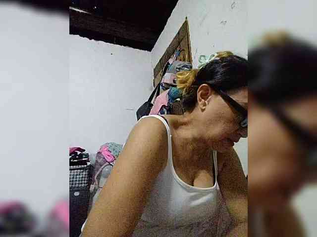 cherrywhite03 webcam