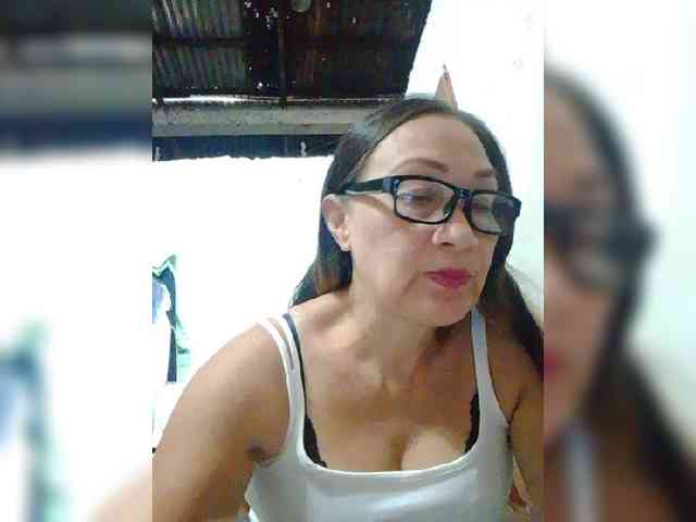 cherrywhite03 Live Webcam on BongaCams