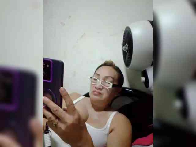 cherrywhite03 webcam