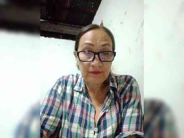 cherrywhite03 Live Webcam on BongaCams