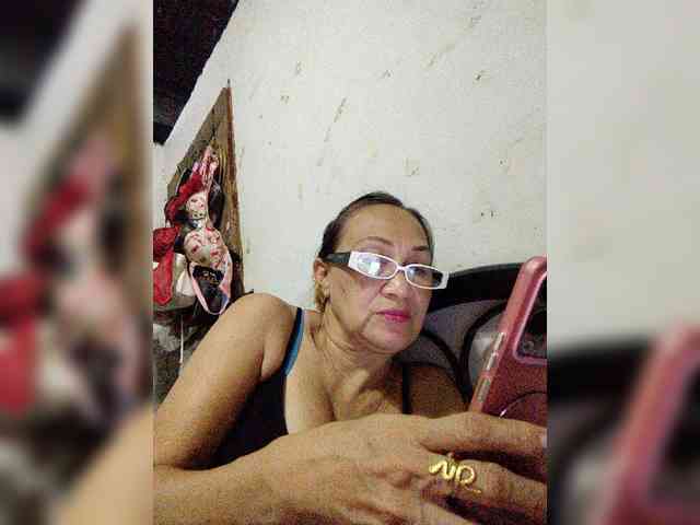 Cherrywhite03's cam show statistics and live stream