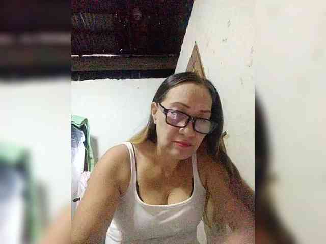 cherrywhite03 webcam