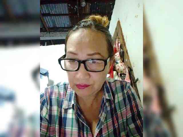cherrywhite03 Live Webcam on BongaCams