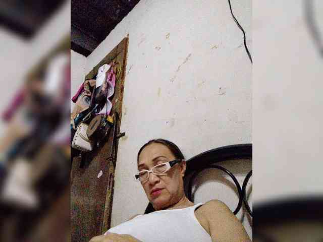 cherrywhite03 webcam