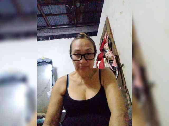 Cherrywhite03's cam show statistics and live stream