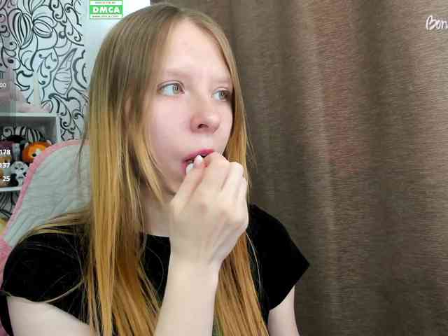 Эта модель сейчас онлайн. IamLoli