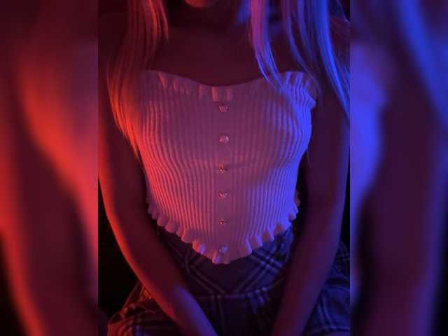NYXELLE1, en directo ahora en BongaCams