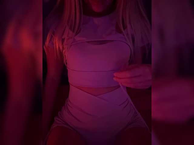 Nestyzz live cam on BongaCams