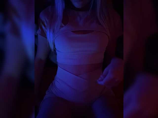 Nestyzz live cam on BongaCams
