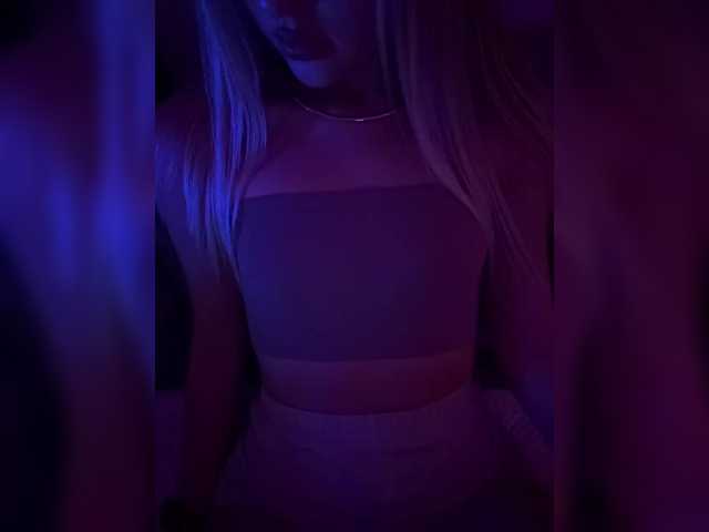 Nestyzz live cam on BongaCams