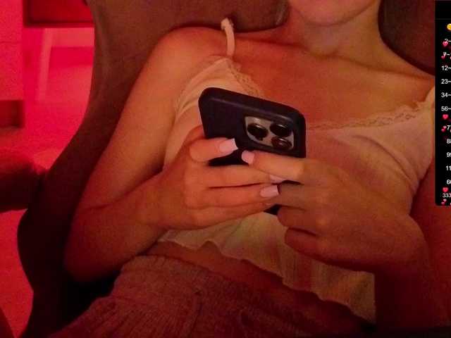 Nestyzz live cam on BongaCams