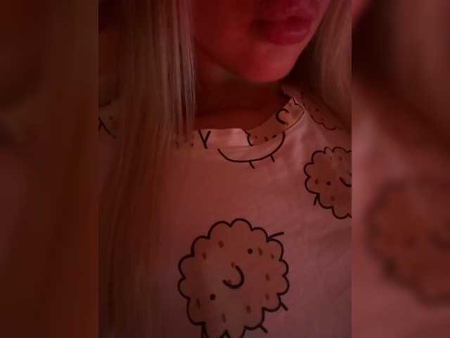 Nestyzz live cam on BongaCams