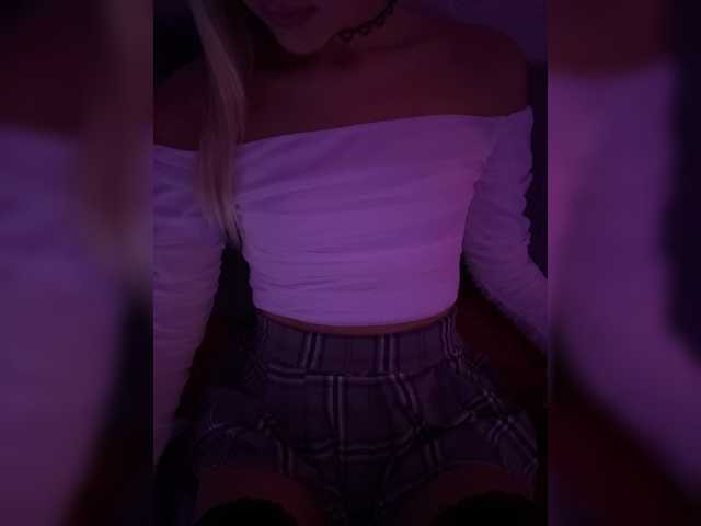Nestyzz live cam on BongaCams