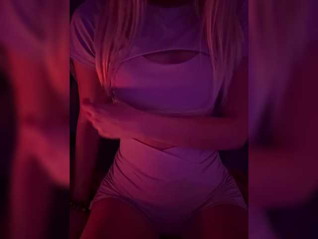 Nestyzz live cam on BongaCams