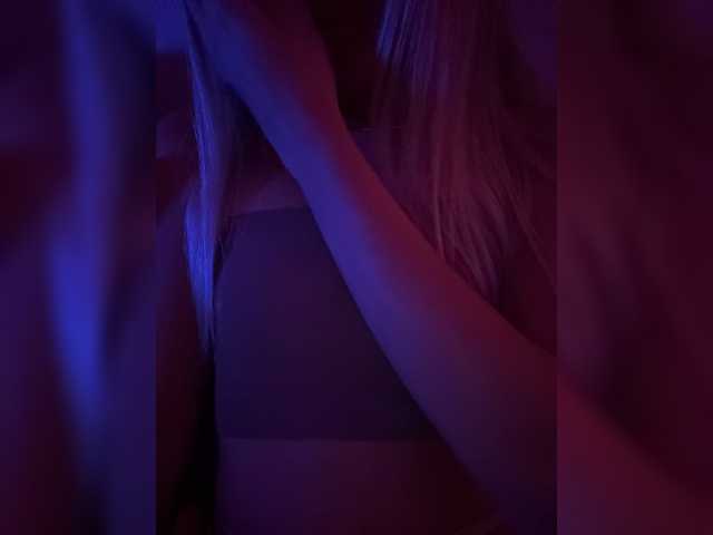 Nestyzz live cam on BongaCams