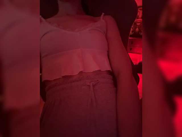 Nestyzz live cam on BongaCams