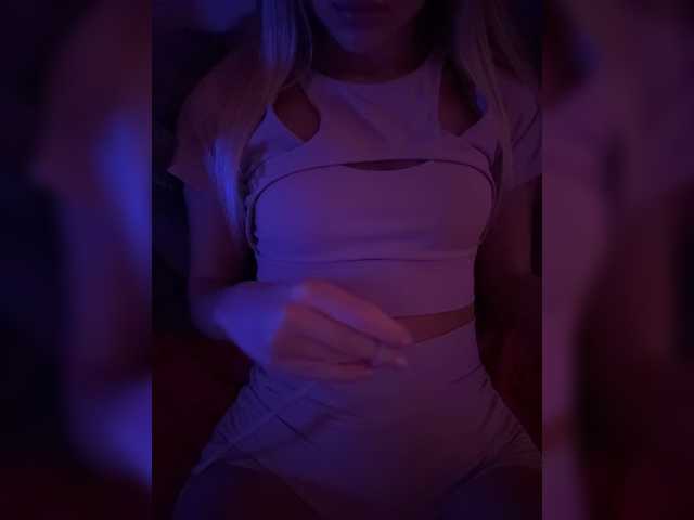 Nestyzz live cam on BongaCams