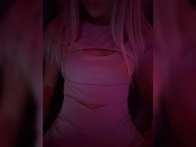 Nestyzz live cam on BongaCams