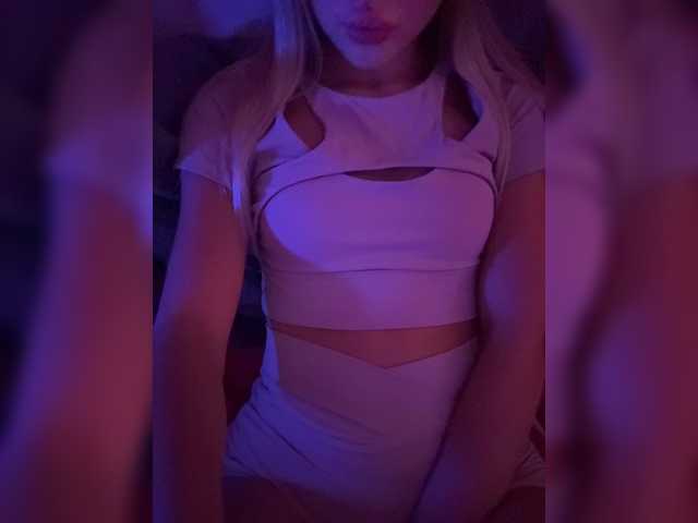 Nestyzz live cam on BongaCams