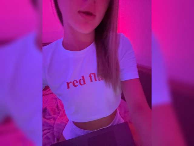 Nestyzz live cam on BongaCams