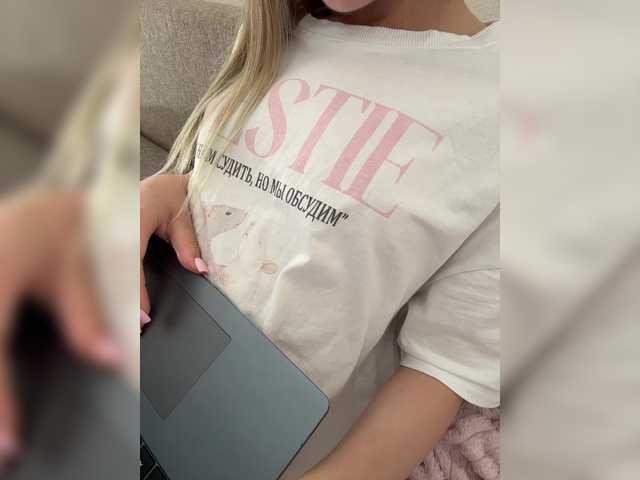 Nestyzz live cam on BongaCams