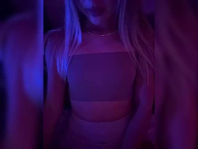 Nestyzz live cam on BongaCams